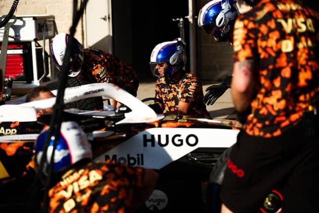 F1 - UNITED STATES GRAND PRIX 2025 Visa Cash App RB F1 Team mechanic, mecanicien, mechanics during the 2025 Formula 1 United States Grand Prix, 19th round of the 2025 FIA Formula One World Championship, WM, Weltmeisterschaft from October 17 to 19, 2025 on the Circuit of the Americas, in Austin, Texas, United States of America - AustinUnited States  Copyright: xEricxAlonsox