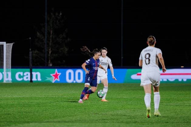 Sakina Karchaoui (Paris Saint-Germain 7) and Maria Mendez (14 Real Madrid) in action during the UEFA Womens Champions League game between Paris Saint-Germain and Real Madrid at Campus PSG in Poissy, France. Copyright: xPaulinexFIGUETx xSPPx Sportspressphoto_SPR43504