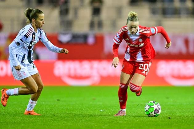 v.li.: Tatiana PINTO (Juventus, 29) Franziska KETT (FC Bayern München, FCB, 20) im Zweikampf, Duell, duel, tackle, Dynamik, Action, Aktion, 16.10.2025, München (Deutschland), Fussball, UEFA Womens Champions League, Ligaphase 2. Spieltag, FC Bayern München - Juventus Turin