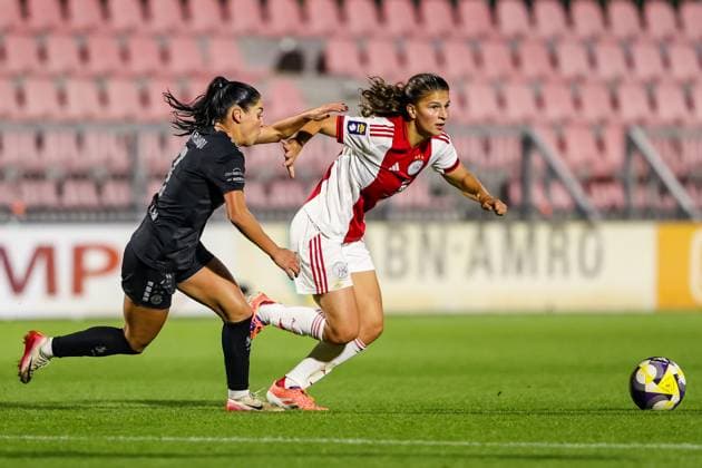 Amsterdam, Netherlands, October 16th 2025: Danique Noordman (16 Ajax) runs with the ball during the UEFA Womens Europa Cup 2025 26 Second Qualifying Round game between Ajax and GC Frauenfussball at Sportcomplex De Toekomst in Amsterdam, the Netherlands. (Leiting Gao SPP) Copyright: xLeitingxGaox xSPPx spp-en-LeGaSp-LeitingGao202510167351