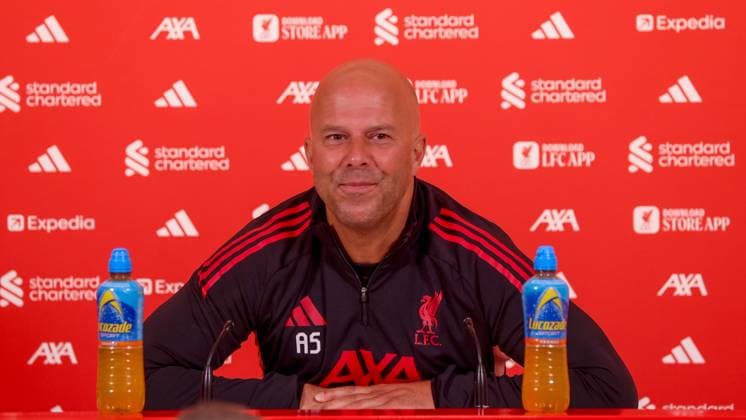 Football - FA Premier League - Liverpool FC v Manchester United, ManU FC KIRKBY, ENGLAND - Friday, August 29, 2025: Liverpool s head coach Arne Slot speaks at a pre-match press conference, PK, Pressekonferenz at the AXA Training Centre ahead of the FA Premier League match between Liverpool FC and Manchester United FC. (Photo by Propaganda) KIRKBY AXA Training Centre MERSEYSIDE ENGLAND  Copyright: xDavidxRawcliffex 2025-10-17-003-Slot_Press_Conf