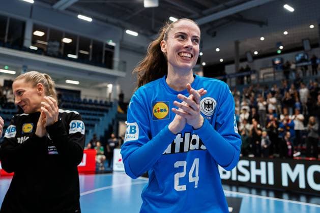 Gummersbach: Handball Frauen EM-Qualifikation, Deutschland - Nordmazedonien Torhueterin Sarah Wachter (Deutschland) Gummersbach Schwalbe Arena Deutschland