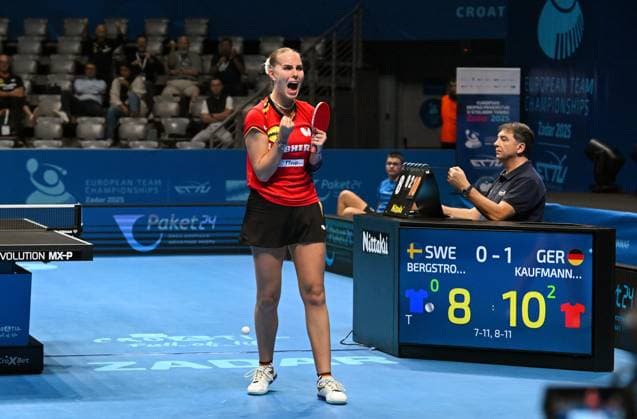 Annett Kaufmann (Kolbermoor) im Viertelfinale der Team-Europameisterschaften im Tischtennis in Zadar, Kroatien Annett Kaufmann, Deutschland, SV DJK Kolbermoor, U19-Weltmeisterin 2024 und Deutsche Meisterin 2025, am 17. Oktober 2025 im Viertelfinale der Team-Europameisterschaften im Tischtennis in der Kresimir-Cosic-Halle in Zadar (Kroatien)im Viertelfinale der Team-Europameisterschaften im Tischtennis in der Kresimir-Cosic-Halle in Zadar (Kroatien) gegen die Auswahl Schwedens. am 17. Oktober 2025 im Viertelfinale der Team-Europameisterschaften im Tischtennis in der Kresimir-Cosic-Halle in Zadar (Kroatien) gegen Schweden. Kaufmann bringt Deutschland durch einen Sieg über Linda Bergström mit 2:0 in Führung Zadar Kresimir-Cosic-Halle Kroatien *** Annett Kaufmann Kolbermoor in the quarter-finals of the European Team Table Tennis Championships in Zadar, Croatia Annett Kaufmann, Germany, SV DJK Kolbermoor, U19 World Champion 2024 and German Champion 2025, on October 17, 2025 in the quarter-finals of the European Team Table Tennis Championships in the Kresimir Cosic Hall in Zadar Croatia in the quarter-finals of the European Team Table Tennis Championships in the Kresimir Cosic Hall in Zadar Croatia against Sweden on October 17, 2025 in the quarter-finals of the European Team Table Tennis Championships in the Kresimir Cosic Hall in Zadar Croatia against Sweden Kaufmann gives Germany a 2-0 lead by beating Linda Bergström Zadar Kresimir Cosic Hall Croatia