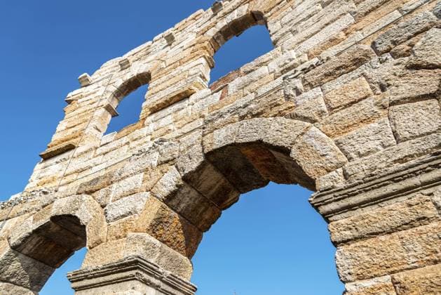 Landschaftliche Fassade der antiken römischen Arena in Verona, Italien, Europa Scenic facade of the ancient roman Arena in Verona, Italy, Europe Copyright: imageBROKER imagoDens ibxiqx11798422.jpg Bitte beachten Sie die gesetzlichen Bestimmungen des deutschen Urheberrechtes hinsichtlich der Namensnennung des Fotografen im direkten Umfeld der Veröffentlichung Landschaftliche Fassade der antiken römischen Arena in Verona, Italien, Europa Scenic facade of the ancient roman Arena imago images 0781701445