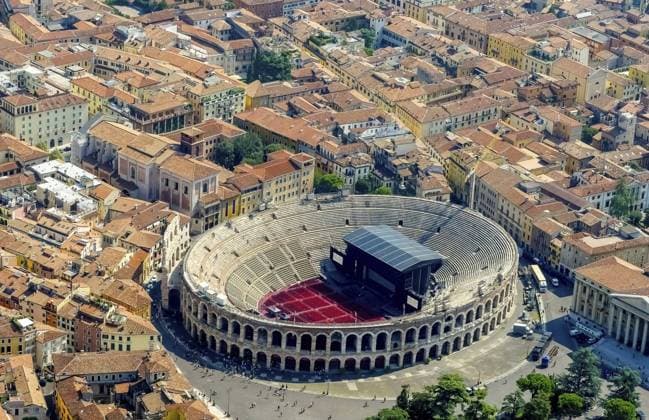 Stadtzentrum mit Arena di Verona, Verona, Veneto, Italien, Europa City centre with Arena di Verona, Province of Verona, Veneto, Italy, Europe Copyright: imageBROKER HansxBlossey iblblo04442529.jpg Bitte beachten Sie die gesetzlichen Bestimmungen des deutschen Urheberrechtes hinsichtlich der Namensnennung des Fotografen im direkten Umfeld der Veröffentlichung Stadtzentrum mit Arena di Verona, Verona, Veneto, Italien, Europa City centre with Arena di Verona, Province of Verona, imago images 0823901011