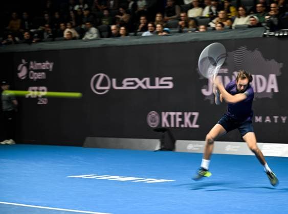 (251017) -- ALMATY, Oct. 17, 2025 -- Daniil Medvedev of Russia hits a return during the men s singles quarterfinal match against Fabian Marozsan of Hungary at the ATP250 Almaty Tennis Open in Almaty, Kazakhstan, on Oct. 17, 2025. ) (SP)KAZAKHSTAN-ALMATY-TENNIS-ALMATY OPEN-QUARTERFINAL LixRenzi 