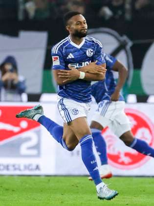Moussa Sylla (FC Schalke 04) bejubelt seinen Treffer zum 0:1, 2. Bundesliga, Hannover 96 v FC Schalke 04, Heinz von Heiden Arena am 17. October 2025 in Hannover, Deutschland. (Foto von Marco Steinbrenner DeFodi Images) Moussa Sylla (FC Schalke 04) celebrates after scoring his teams first goal, 2. Bundesliga, Hannover 96 v FC Schalke 04, Heinz von Heiden Arena, October 17, 2025 in Hanover, Germany. (Photo by Marco Steinbrenner DeFodi Images) Moussa Sylla FC Schalke 04 celebrates his goal for 0 1, 2 Bundesliga, Hannover 96 v FC Schalke 04, Heinz von Heiden Arena on October 17, 2025 in Hanover, Germany Photo by Marco Steinbrenner DeFodi Images Moussa Sylla FC Schalke 04 celebrates after scoring his teams first goal, 2 Bundesliga, Hannover 96 v FC Schalke 04, Heinz von Heiden Arena, October 17, 2025 in Hanover, Germany Photo by Marco Steinbrenner DeFodi Images
