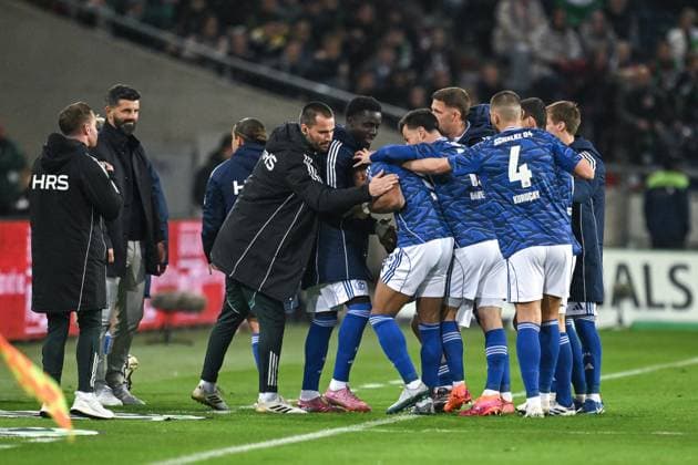 17.10.2025, Fussball, 2. Bundesliga, Saison 2025 2026, 9. Spieltag, Hannover 96 - FC Schalke 04, Moussa Sylla (FC Schalke 04) freut sich über das Tor zum 0:1 mit der Mannschaft, xRHR-FOTO YYx