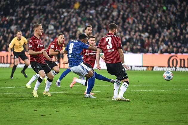 17.10.2025, Fussball, 2. Bundesliga, Saison 2025 2026, 9. Spieltag, Hannover 96 - FC Schalke 04, Moussa Sylla (FC Schalke 04) erzielt das Tor zum 0:1, xRHR-FOTO YYx