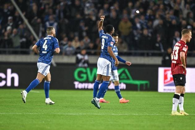 17.10.2025, Fussball, 2. Bundesliga, Saison 2025 2026, 9. Spieltag, Hannover 96 - FC Schalke 04, Moussa Sylla (FC Schalke 04) freut sich über das Tor zum 0:1 xRHR-FOTO YYx