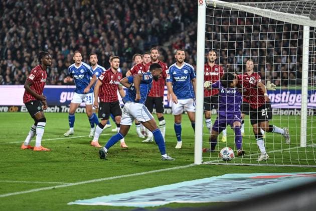 17.10.2025, Fussball, 2. Bundesliga, Saison 2025 2026, 9. Spieltag, Hannover 96 - FC Schalke 04, Moussa Sylla (FC Schalke 04) erzielt das Tor zum 0:2, xRHR-FOTO YYx