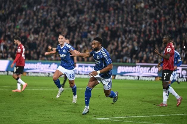 17.10.2025, Fussball, 2. Bundesliga, Saison 2025 2026, 9. Spieltag, Hannover 96 - FC Schalke 04, Moussa Sylla (FC Schalke 04) freut sich über das Tor zum 0:2, xRHR-FOTO YYx