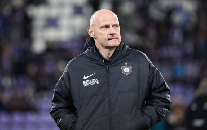Aue, 17.10.2025, Erzgebirgsstadion, Fußball, 3.Liga, 11.Spieltag FC Erzgebirge Aue vs. SV Waldhof Mannheim , Im Bild; Sportdirektor Matthias Heidrich, Erzgebirge Aue . , Nur für journalistische Zwecke. Only for editorial use! , DFB DFL regulations prohibit any use of photographs as image sequences and or quasi-video. ,