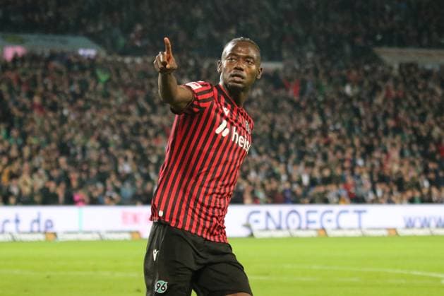 17.10.2025, xmohx, Fussball 2.Bundesliga, Hannover 96 - FC Schalke 04 v.l. Jubel von Mustapha Bundu (Hannover 96) nach dem Abseitstor (DFL DFB REGULATIONS PROHIBIT ANY USE OF PHOTOGRAPHS as IMAGE SEQUENCES and or QUASI-VIDEO) Hannover