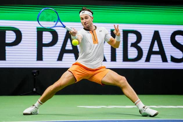 STOCKHOLM, SVERIGE 20251017 Norges Casper Ruud i sin kvartsfinal mot Sebastian Korda, USA, under tennisturneringen BNP Paribas Nordic Open i Kungliga tennishallen. STOCKHOLM SVERIGE x11288x