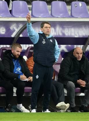 Aue, 17.10.2025, Erzgebirgsstadion, Fußball, 3.Liga, 11.Spieltag FC Erzgebirge Aue vs. SV Waldhof Mannheim , Im Bild; Trainer Luc Holtz, SV Waldhof Mannheim. , Nur für journalistische Zwecke. Only for editorial use! , DFB DFL regulations prohibit any use of photographs as image sequences and or quasi-video. ,