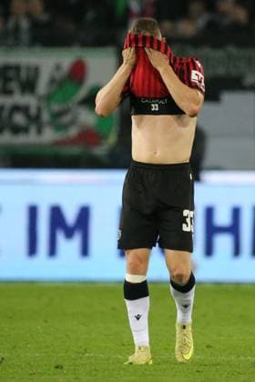 17.10.2025, xmohx, Fussball 2.Bundesliga, Hannover 96 - FC Schalke 04 v.l. Maurice Neubauer (Hannover 96) Enttäuscht, traurig, frustriert (DFL DFB REGULATIONS PROHIBIT ANY USE OF PHOTOGRAPHS as IMAGE SEQUENCES and or QUASI-VIDEO) Hannover