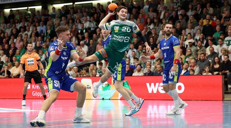 BAU 17.10.2025 Göppingen Handball Frisch Auf Göppingen vs. Bergischer HC, v.l. Stepan Zeman (Bergischer HC), Ludvig Hallbäck (Göppingen), Gerdas Babarskas (Bergischer HC)