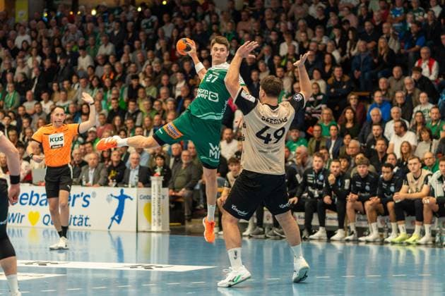Oskar Sunnefeldt (Frisch Auf Goeppingen, 27) und Aron Seesing (Bergischer HC, 49), Frisch Auf Goeppingen vs. Bergischer HC, Handball, Bundesliga, 09. Spieltag, Saison 2025 2026, 17.10.2025, Frisch Auf Goeppingen vs. Bergischer HC, Handball, Bundesliga, 09. Spieltag, Saison 2025 2026, 17.10.2025 Goeppingen Copyright: xEibner-Pressefoto MaxxVogelx EP_MVL