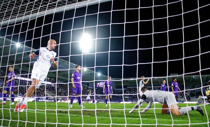 Nach dem 0:1 dreht Felix Lohkemper (Mannheim, links) jubelnd ab , rechts Torhüter Martin Männel (Aue) Fußball 3.Liga 2025 26 FC Erzgebirge Aue - SV Waldhof Mannheim am 17.10.2025 Erzgebirge Aue - Waldhof Mannheim