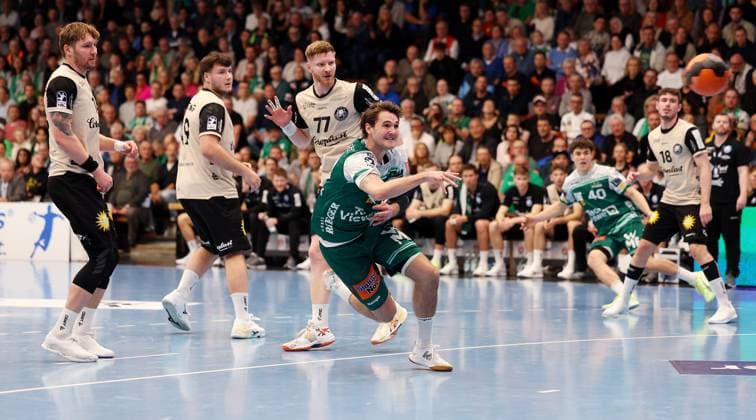 BAU 17.10.2025 Göppingen Handball Frisch Auf Göppingen vs. Bergischer HC, Ludvig Hallböck (Göppingen, vorn)