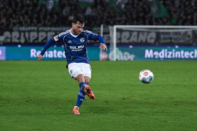 17.10.2025, Fussball, 2. Bundesliga, Saison 2025 2026, 9. Spieltag, Hannover 96 - FC Schalke 04, Adrian Gantenbein (FC Schalke 04) xRHR-FOTO YYx