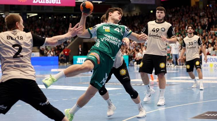 BAU 17.10.2025 Göppingen Handball Frisch Auf Göppingen vs. Bergischer HC, Elias Newel (Göppingen, am Ball)