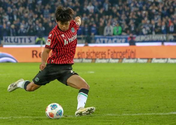 Deutschland: Fussball 2.Bundesliga 2025 26, 9. Spieltag - Hannover 96 vs FC Schalke 04 - Heinz von Heiden Arena Stadion (Hannover): Hayate Matsuda (Hannover 96, 27) Hannover