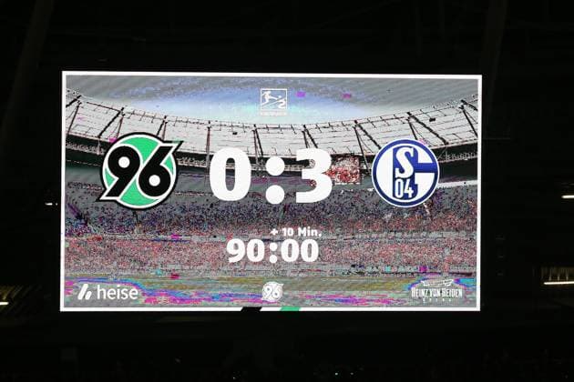 17.10.2025, xmohx, Fussball 2.Bundesliga, Hannover 96 - FC Schalke 04 v.l. Endergebnis (DFL DFB REGULATIONS PROHIBIT ANY USE OF PHOTOGRAPHS as IMAGE SEQUENCES and or QUASI-VIDEO) Hannover