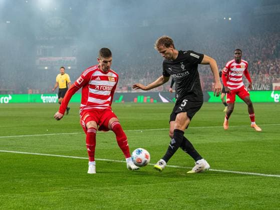 Fußball, Herren, Saison 2025 2026, 1. Bundesliga (7. Spieltag), 1. FC Union Berlin - Borussia Mönchengladbach, v. l. Andrej Ilic (1. FC Union Berlin), Marvin Friedrich (Gladbach), 17.10.2025, Copyright: xSebastianxRäppold MatthiasxKochx