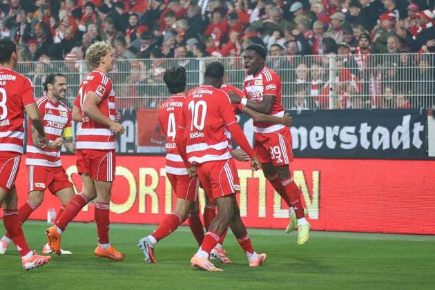 Berlin, Deutschland, 17.10.2025: Stadion Alte Försterei: 7. Spieltag, Saison 2025 26, 1. Fußball-Bundesliga: Union Berlin - Borussia Mönchengladbach: Torjubel nach dem 1:0 durch Danilho Doekhi in der 3. Minute, unter anderem mit Diogo Leite (4, Union Berlin), Ilyas Ansah (10, Union Berlin), Derrick Köhn (39, Union Berlin) Copyright: xdtsxNachrichtenagenturx dts_88961
