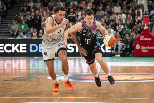 easyCredit BBL Pokal, VET-CONCEPT Gladiators Trier vs. Telekom Baskets Bonn, 17.10.2025 Grayson Murphy (Telekom Baskets Bonn 7) versucht sich durchzusetzen -- easyCredit BBL Pokal, VET-CONCEPT Gladiators Trier vs. Telekom Baskets Bonn, 17.10.2025, SWT Arena Trier Copyright: xBEAUTIFULxSPORTS Derixx