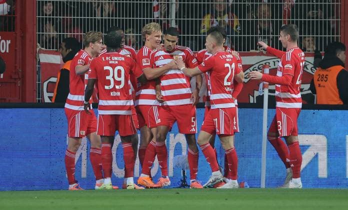Mitte Danilho Doekhi jubelt nach 2:0 mit Teamkollegen Freude Emotion Jubel Fußball Fussball Bundesliga Herren DFL 7. Spieltag Saison 2025 2026 17.10.2025 1.FC Union Berlin FCU vs. Borussia Mönchengladbach BMG DFL regulations prohibit any use of photographs as image sequences and or quasi-video.