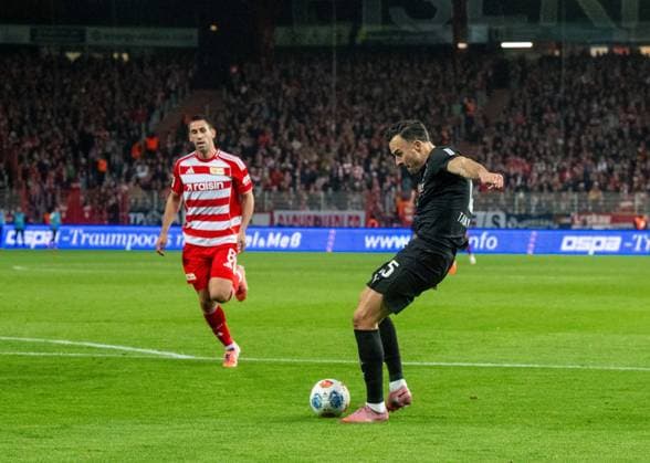 Fußball, Herren, Saison 2025 2026, 1. Bundesliga (7. Spieltag), 1. FC Union Berlin - Borussia Mönchengladbach, v. l. Rani Khedira (1. FC Union Berlin), Haris Tabakovic (Borussia Mönchengladbach) erzielt das Tor zum 2:1, 17.10.2025, Copyright: xMatthiasxKochx