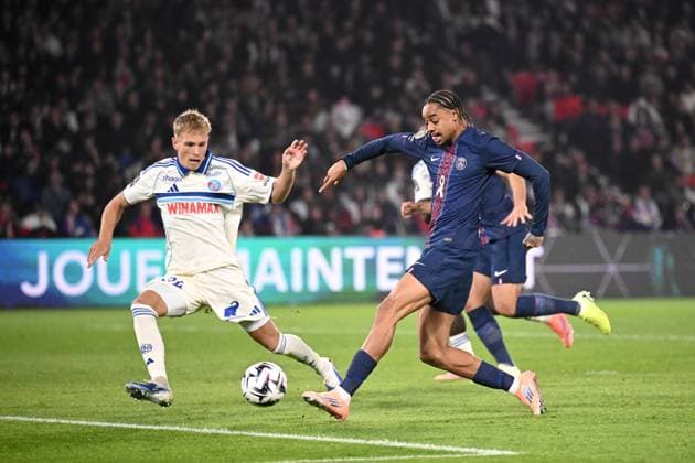 Paris Saint-Germain FC v RC Strasbourg Alsace - Ligue 1 McDonald s 2025 2026 29 Bradley BARCOLA (psg) during the Ligue 1 McDonald s match between Paris and Strasbourg at Parc des Princes on October 17, 2025 in Paris, France. Paris France  Copyright: xFEPx 776348162