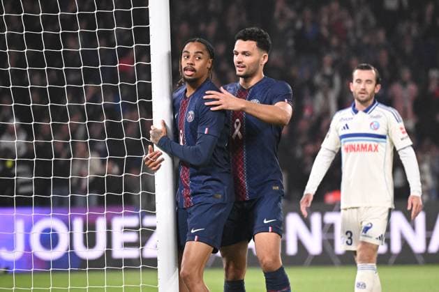Paris Saint-Germain FC v RC Strasbourg Alsace - Ligue 1 McDonald s 2025 2026 09 Goncalo MATIAS RAMOS (psg) - 29 Bradley BARCOLA (psg) during the Ligue 1 McDonald s match between Paris and Strasbourg at Parc des Princes on October 17, 2025 in Paris, France. Paris France  Copyright: xFEPx 776348162
