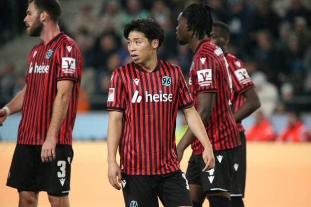 17.10.2025, xmohx, Fussball 2.Bundesliga, Hannover 96 - FC Schalke 04 v.l. Daisuke Yokota (Hannover 96) Enttäuscht, traurig, frustriert (DFL DFB REGULATIONS PROHIBIT ANY USE OF PHOTOGRAPHS as IMAGE SEQUENCES and or QUASI-VIDEO) Hannover