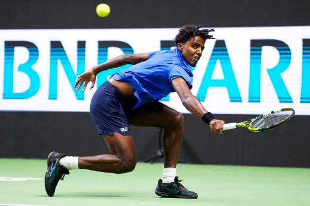 STOCKHOLM, SVERIGE 20251017 Sveriges Elias Ymer i sin kvartsfinal mot Denis Shapovalov, Kanada, under tennisturneringen BNP Paribas Nordic Open i Kungliga tennishallen. STOCKHOLM SVERIGE x11288x
