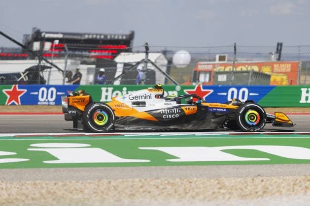 Formula 1 United States Grand Prix - Practice AUSTIN, USA - OCTOBER 17: Lando Norris (4) takes a turn during the initial practice round at the Formula 1 United States Grand Prix at the Circuit of the Americas in Austin, Texas on October 17, 2025. Jorge Salgado Anadolu Texas United States. Editorial use only. Please get in touch for any other usage.  Copyright: x2025xAnadoluxJorgexSalgadox