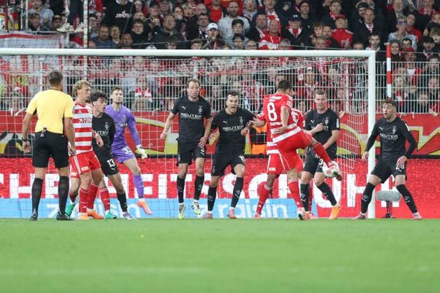 17.10.2025, xtgx, Fussball - 1.Bundesliga Union Berlin - Borussia Moenchengladbach v.l. Tor zum 3:1 durch Rani Khedira (Union Berlin, 8) (DFL DFB REGULATIONS PROHIBIT ANY USE OF PHOTOGRAPHS as IMAGE SEQUENCES and or QUASI-VIDEO) Berlin