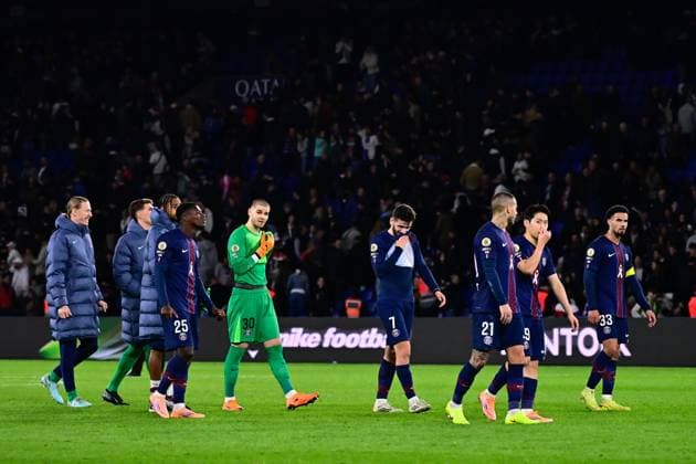 FOOTBALL : PSG vs Strasbourg - Ligue1 - 16 10 2025 PSG players look dejected following the Ligue 1 match between Paris Saint Germain and RC Strasbourg Alsace at Parc Des Princes on October 16 , 2025 in Paris, France. ( Photo by Federico Pestelini PsnewZ ) - ParisFrance  Copyright: xFedericoxPestelinix
