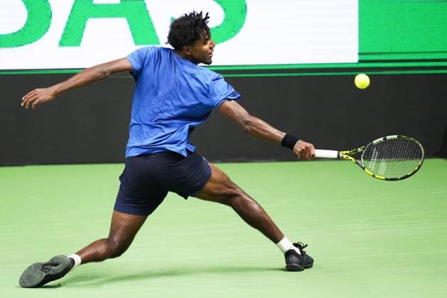 STOCKHOLM, SVERIGE 20251017 Sveriges Elias Ymer i sin kvartsfinal mot Kanadas Denis Shapovalov under tennisturneringen BNP Paribas Nordic Open i Kungliga tennishallen. STOCKHOLM SVERIGE x11288x