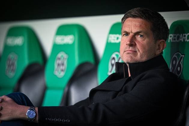 2. Bundesliga - Hannover 96 - FC Schalke 04 am 17.10.2025 in der HDI Arena in Hannover Sportlicher Direktor Ralf Becker (Hannover)