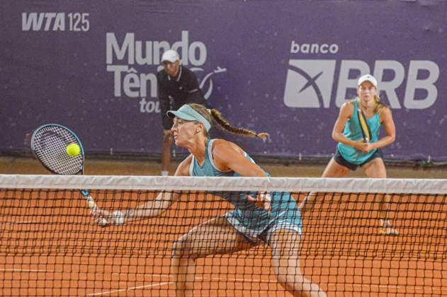 Rio Ladies Open - Semifinal Duplas - Ekaterine Gorgodze e Irene Burillo vs Miriana Tona e Tina Smith rio de janeiro (rj), 10 17 2025 - wta125 brazil rioladiesopen rj - player miriana tona performing a volley during a match valid for the doubles semifinals of the rio ladies open 2025 held at techset academy in the city of rio de janeiro, this friday, october 17, 2025. (Foto: Gabby Costa Thenews2 imago images) SPO  Copyright: xGabbyxCostax
