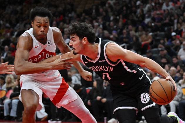 October 17, 2025, Toronto, On, Canada: Brooklyn Nets Ben Saraf (77) moves around Toronto Raptors Scottie Barnes (4) during first half NBA, Basketball Herren, USA preseason basketball action in Toronto on Friday, Oct. 17, 2025. Ben Saraf, Scottie Barnes  - ZUMAc35_ 20251017_zaf_c35_102 Copyright: xJonxBlackerx
