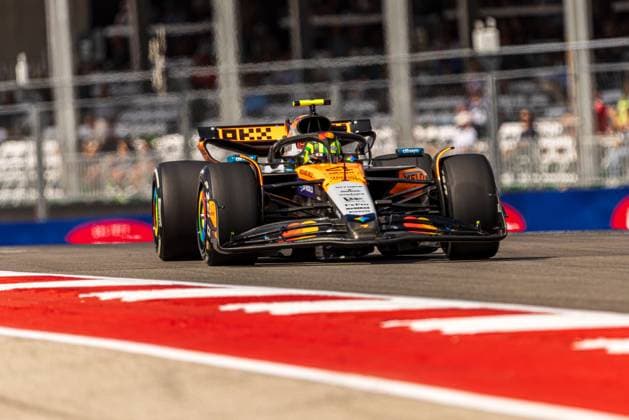 October 17, 2025, Austin, Texas, USA: McLaren Renault driver Lando Norris (4) of Team Great Britain in action during the Formula 1 MSC Cruises United States Grand Prix practice, at the Circuit of the Americas racetrack, in Austin, Texas. Austin USA - ZUMAw300 20251017_zaf_w300_042 Copyright: xDanxWozniakx