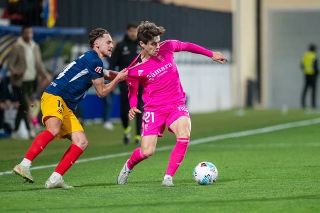 Andorra CF v Granada CF - LaLiga Hypermotion In Encamp, Andorra, on October 17, 2025, Pablo Saenz of Granada CF and Sergio Molina of FC Andorra compete for the ball during the LaLiga Hypermotion 2025-2026 match between FC Andorra and Granada CF at Estadi de la FAF. Andorra Andorra  Copyright: xMartinxSilvaxCosentinox originalFilename:silvacosentino-pablosen251017_npfNN.jpg