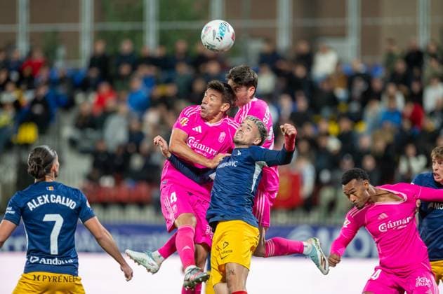 Andorra CF v Granada CF - LaLiga Hypermotion Players are in action during the LaLiga Hypermotion 2025-2026 match between FC Andorra and Granada CF at Estadi de la FAF in Encamp, Andorra, on October 17, 2025. Andorra Andorra  Copyright: xMartinxSilvaxCosentinox originalFilename:silvacosentino-playersi251017_npGqD.jpg