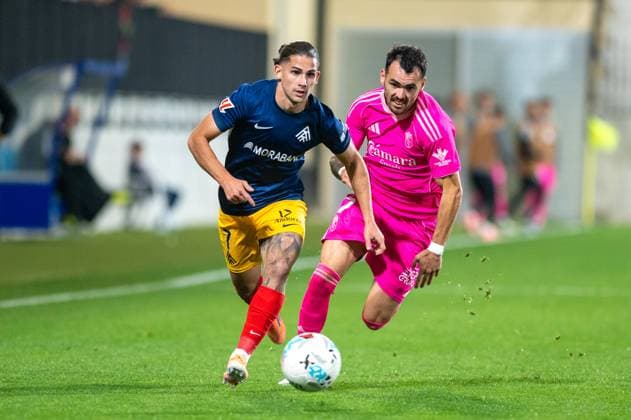 Andorra CF v Granada CF - LaLiga Hypermotion Alex Calvo of FC Andorra is in action during the La Liga Hypermotion 25-26 match between FC Andorra and Granada CF at Nou Estadi de la FAF in Encamp, Andorra, on October 17, 2025. Andorra Andorra  Copyright: xMartinxSilvaxCosentinox originalFilename:silvacosentino-lexcalvo251017_npvo6.jpg