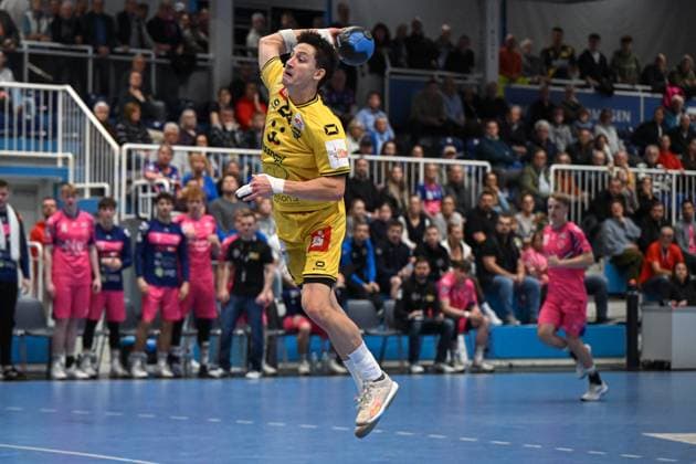 Deutschland, Handball, 2. Bundesliga, 8. Spieltag, 2025 2026, TSV Bayer Dormagen vs HSG Krefeld Niederrhein, 17.10.2025, TSV Bayer Sportcenter, Dormagen, Deutschland, Cedric Marquardt (HSG Krefeld Niederrhein, 24) beim Gegenstoß Copyright: xMarkusxVerwimpx